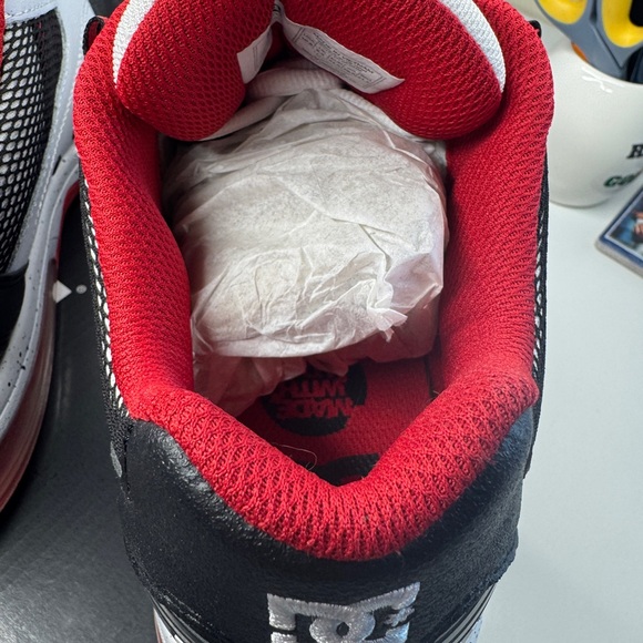 Men’s DC Shoe Co. Versatile LE White/Black/Athletic Red - Picture 5 of 9